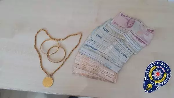 Pencereden girdikleri evden para çalan 2 hırsız tutuklandı Pencereden girdikleri evden para çalan 2 hırsız tutuklandı