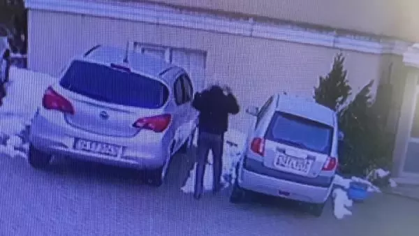 Pendik'te dambıllı vahşet: maskesini taktı, aracı çalıştırdı ve gitti Pendik'te dambıllı vahşet: maskesini taktı, aracı çalıştırdı ve gitti