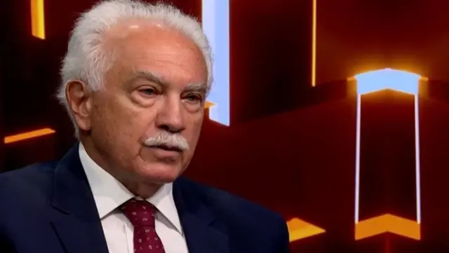 Perinçek'in canlı yayında kullandığı ifade 'Erken seçim tarihini mi işaret etti?' sorusunu akıllara getirdi Perinçek'in canlı yayında kullandığı ifade 'Erken seçim tarihini mi işaret etti?' sorusunu akıllara getirdi