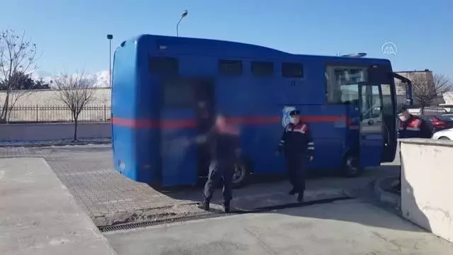 Son dakika haber | PKK/KCK'nın sabotajcısı oldukları öne sürülen sanıkları hakim karşısında Son dakika haber | PKK/KCK'nın sabotajcısı oldukları öne sürülen sanıkları hakim karşısında
