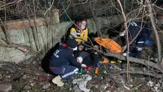 Polis kapıyı çalınca paniğe kapılıp balkondan atlayan 4 kişiden 2'sinin bacakları kırıldı Polis kapıyı çalınca paniğe kapılıp balkondan atlayan 4 kişiden 2'sinin bacakları kırıldı
