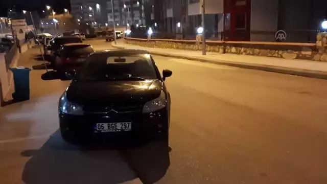 Polisin 'dur' ihtarına uymayan sürücü aracını bırakarak kaçtı Polisin 'dur' ihtarına uymayan sürücü aracını bırakarak kaçtı