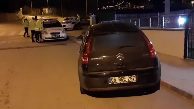 Polisin 'dur' ihtarına uymayan sürücü aracını bırakarak kaçtı Polisin 'dur' ihtarına uymayan sürücü aracını bırakarak kaçtı