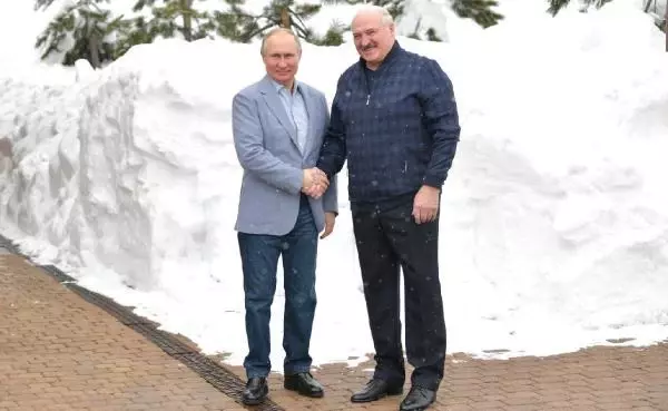 Putin ile Lukaşenko'dan kar motosikletli diplomasi Putin ile Lukaşenko'dan kar motosikletli diplomasi