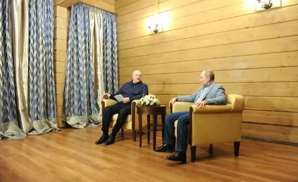 Putin ile Lukaşenko'dan kar motosikletli diplomasi Putin ile Lukaşenko'dan kar motosikletli diplomasi