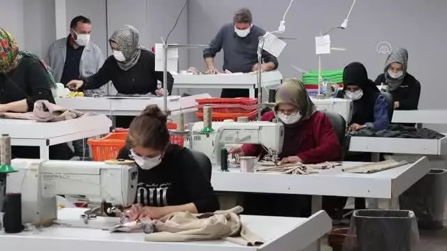 Safranbolu'da üretilen deri kıyafetler, dünyanın dört bir yanına gönderiliyor Safranbolu'da üretilen deri kıyafetler, dünyanın dört bir yanına gönderiliyor