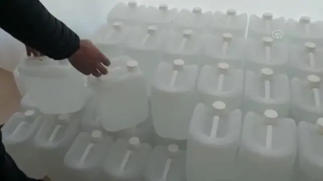 Son dakika haber | Sahte içki imalathanelerine operasyonda 1323 litre etil alkol ele geçirildi Son dakika haber | Sahte içki imalathanelerine operasyonda 1323 litre etil alkol ele geçirildi