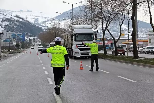 Son dakika haberi | Samsun'da kış lastiğine sıkı denetim Son dakika haberi | Samsun'da kış lastiğine sıkı denetim