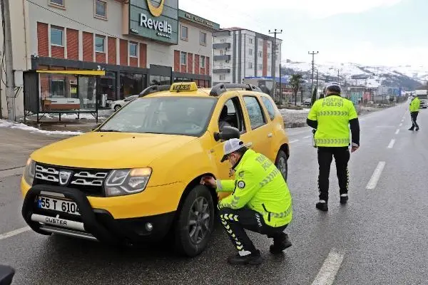 Son dakika haberi | Samsun'da kış lastiğine sıkı denetim Son dakika haberi | Samsun'da kış lastiğine sıkı denetim