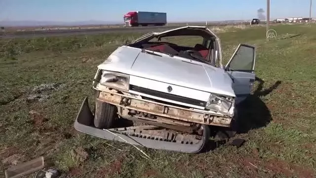 Son dakika... ŞANLIURFA - Otomobil şarampole devrildi: 5 yaralı Son dakika... ŞANLIURFA - Otomobil şarampole devrildi: 5 yaralı