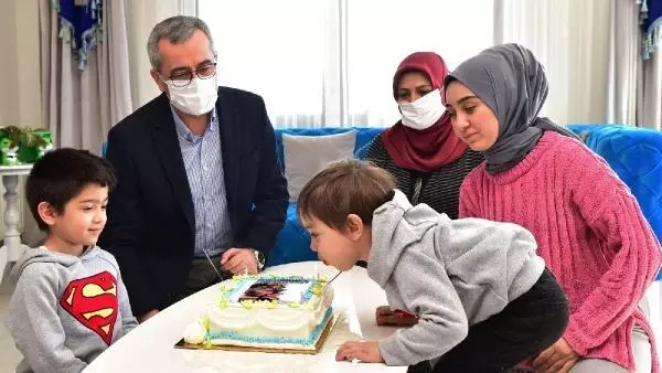 Şehit çocuğuna doğum günü sürprizi Şehit çocuğuna doğum günü sürprizi
