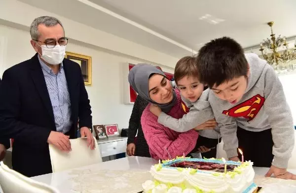 Şehit çocuğuna doğum günü sürprizi Şehit çocuğuna doğum günü sürprizi