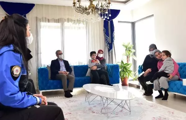 Şehit çocuğuna doğum günü sürprizi Şehit çocuğuna doğum günü sürprizi