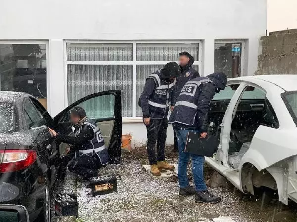 Sinop'ta çalıntı ve change oto operasyonu: 3 gözaltı Sinop'ta çalıntı ve change oto operasyonu: 3 gözaltı