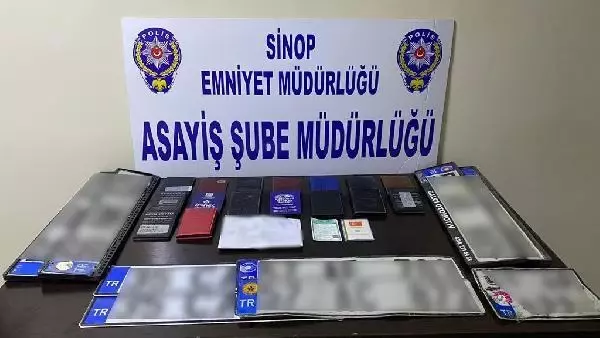 Sinop'ta çalıntı ve change oto operasyonu: 3 gözaltı Sinop'ta çalıntı ve change oto operasyonu: 3 gözaltı