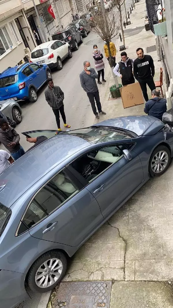 Şişli'de fren yerine gaza basan sürücü yaşlı adama çarptı; Kaza anı kamerada Şişli'de fren yerine gaza basan sürücü yaşlı adama çarptı; Kaza anı kamerada