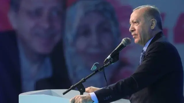 Son Dakika! Cumhurbaşkanı Erdoğan, CHP'nin hedefindeki Berat Albayrak'ı göklere çıkardı: Kazanımların altında onun imzası var Son Dakika! Cumhurbaşkanı Erdoğan, CHP'nin hedefindeki Berat Albayrak'ı göklere çıkardı: Kazanımların altında onun imzası var