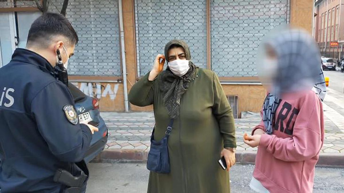 Boğazına bıçak dayadığı kızı kaçırmaya çalıştı, polisler peşine düştü