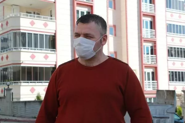 Tahliye edilen binanın çatısı uçtu, mahalleli tedirgin Tahliye edilen binanın çatısı uçtu, mahalleli tedirgin