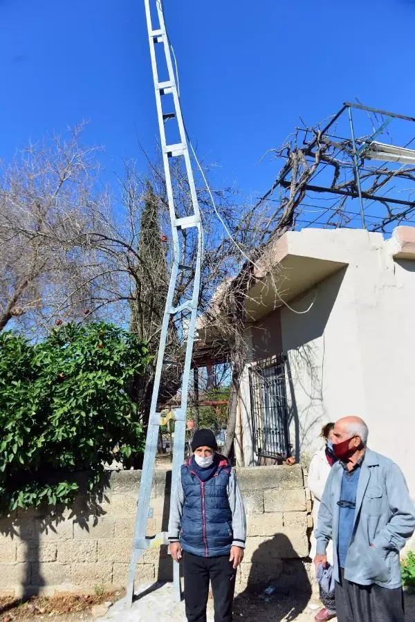 Navigasyonun yönlendirmesiyle dar sokağa giren tırlar, mahalleliye korku dolu anlar yaşatıyor Navigasyonun yönlendirmesiyle dar sokağa giren tırlar, mahalleliye korku dolu anlar yaşatıyor