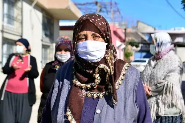 Navigasyonun yönlendirmesiyle dar sokağa giren tırlar, mahalleliye korku dolu anlar yaşatıyor Navigasyonun yönlendirmesiyle dar sokağa giren tırlar, mahalleliye korku dolu anlar yaşatıyor