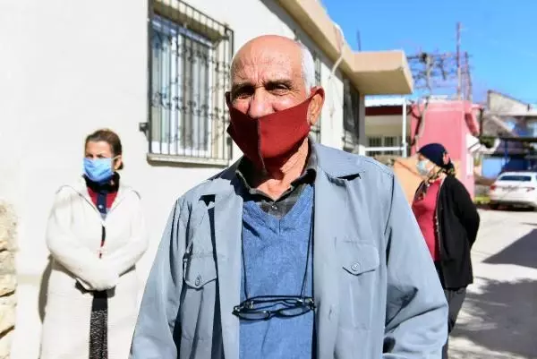Navigasyonun yönlendirmesiyle dar sokağa giren tırlar, mahalleliye korku dolu anlar yaşatıyor Navigasyonun yönlendirmesiyle dar sokağa giren tırlar, mahalleliye korku dolu anlar yaşatıyor