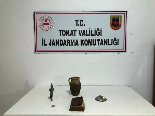 Tokat'ta tarihi eser operasyonunda 4 kişi yakalandı Tokat'ta tarihi eser operasyonunda 4 kişi yakalandı