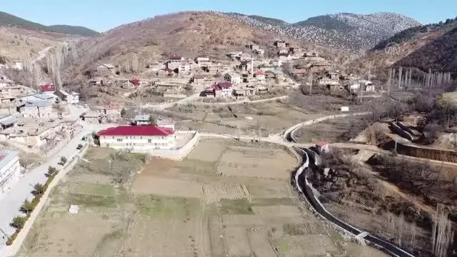 Toroslarda yüzyıllardır aynı yöntemle kurutulan etler, kışın sofraları süslüyor Toroslarda yüzyıllardır aynı yöntemle kurutulan etler, kışın sofraları süslüyor