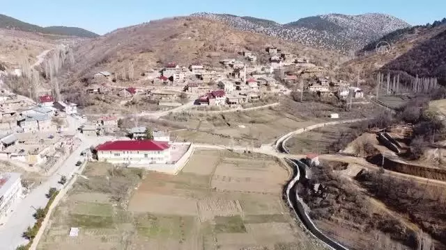 Toroslarda yüzyıllardır aynı yöntemle kurutulan etler, kışın sofraları süslüyor Toroslarda yüzyıllardır aynı yöntemle kurutulan etler, kışın sofraları süslüyor