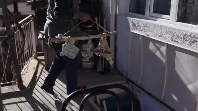 Toroslarda yüzyıllardır aynı yöntemle kurutulan etler, kışın sofraları süslüyor Toroslarda yüzyıllardır aynı yöntemle kurutulan etler, kışın sofraları süslüyor
