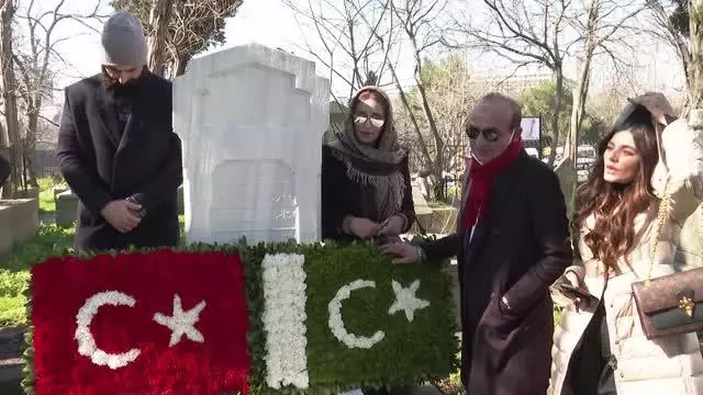 'Türki Lala' ekibinden Abdurrahman Peşaveri'nin kabrine ziyaret 'Türki Lala' ekibinden Abdurrahman Peşaveri'nin kabrine ziyaret