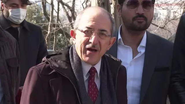 'Türki Lala' ekibinden Abdurrahman Peşaveri'nin kabrine ziyaret 'Türki Lala' ekibinden Abdurrahman Peşaveri'nin kabrine ziyaret