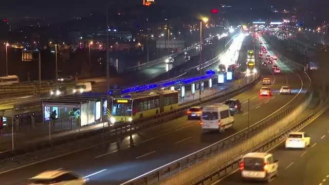 Türkiye genelinde hafta sonu uygulanan sokağa çıkma kısıtlaması sona erdi Türkiye genelinde hafta sonu uygulanan sokağa çıkma kısıtlaması sona erdi