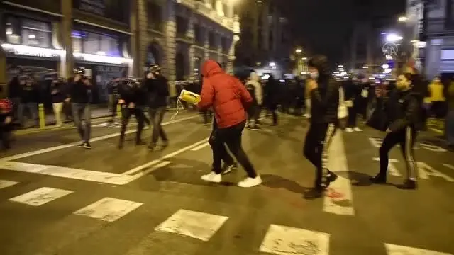 Tutuklanan rap sanatçısı Hasel'e destek gösterileri 6. gününü doldurdu Tutuklanan rap sanatçısı Hasel'e destek gösterileri 6. gününü doldurdu