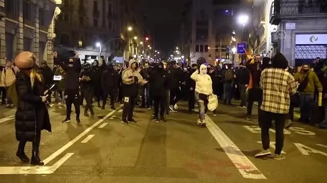 Tutuklanan rap sanatçısı Hasel'e destek gösterileri 6. gününü doldurdu Tutuklanan rap sanatçısı Hasel'e destek gösterileri 6. gününü doldurdu