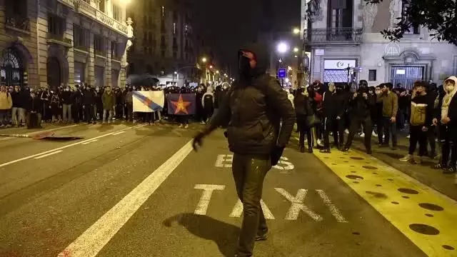 Tutuklanan rap sanatçısı Hasel'e destek gösterileri 6. gününü doldurdu Tutuklanan rap sanatçısı Hasel'e destek gösterileri 6. gününü doldurdu