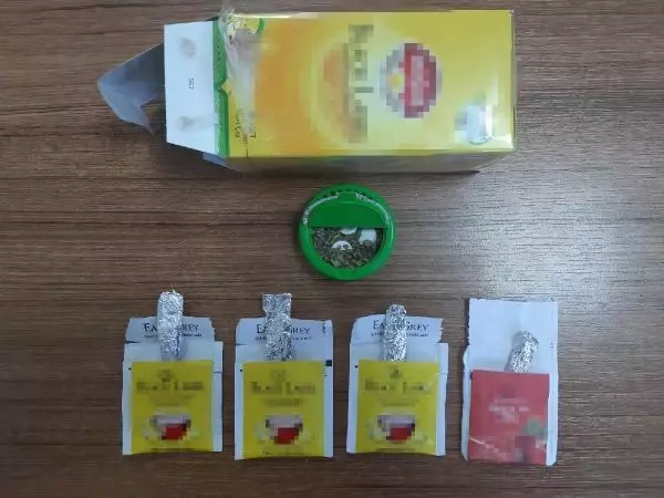 Uyuşturucuyu poşet çay paketine saklamış Uyuşturucuyu poşet çay paketine saklamış
