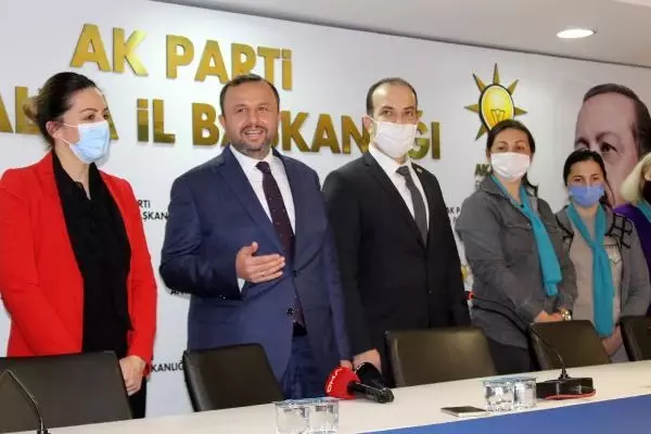 Yabancı asıllı Türk vatandaşı 5 kadın, AK Parti'ye üye oldu Yabancı asıllı Türk vatandaşı 5 kadın, AK Parti'ye üye oldu