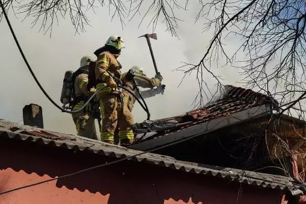 Son Dakika | Zeytinburnu'nda 2 katlı trafoda yangın Son Dakika | Zeytinburnu'nda 2 katlı trafoda yangın