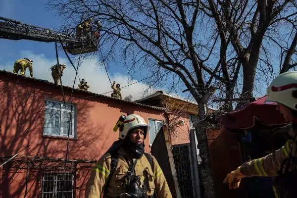 Son Dakika | Zeytinburnu'nda 2 katlı trafoda yangın Son Dakika | Zeytinburnu'nda 2 katlı trafoda yangın
