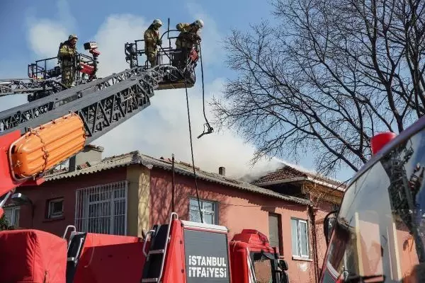 Son Dakika | Zeytinburnu'nda 2 katlı trafoda yangın Son Dakika | Zeytinburnu'nda 2 katlı trafoda yangın