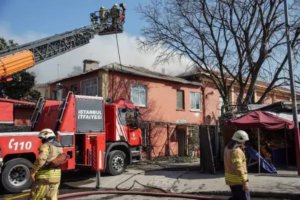 Son Dakika | Zeytinburnu'nda 2 katlı trafoda yangın Son Dakika | Zeytinburnu'nda 2 katlı trafoda yangın