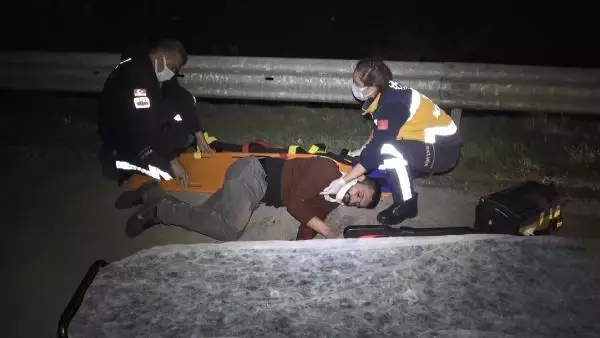 Son dakika haberi | 150 kilometrelik kovalamacanın ardından polis barikatına çarpan otomobil alev aldı; 1'i polis 2 yaralı Son dakika haberi | 150 kilometrelik kovalamacanın ardından polis barikatına çarpan otomobil alev aldı; 1'i polis 2 yaralı
