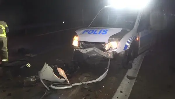 Son dakika haberi | 150 kilometrelik kovalamacanın ardından polis barikatına çarpan otomobil alev aldı; 1'i polis 2 yaralı Son dakika haberi | 150 kilometrelik kovalamacanın ardından polis barikatına çarpan otomobil alev aldı; 1'i polis 2 yaralı