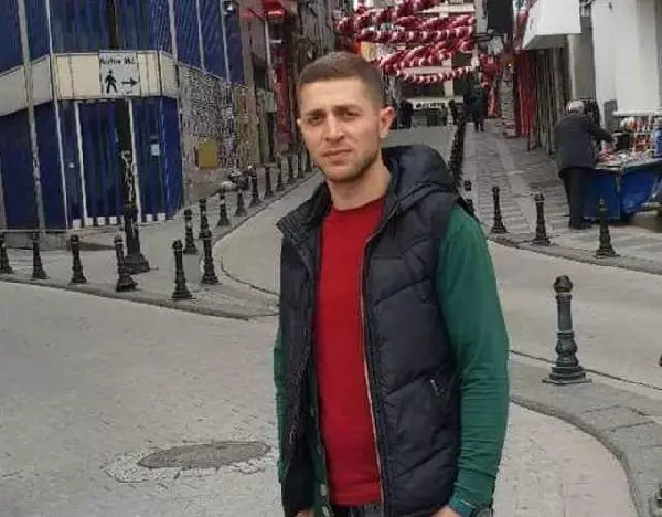 2 çocuk babası, evinin önünde silahlı saldırıda öldü 2 çocuk babası, evinin önünde silahlı saldırıda öldü