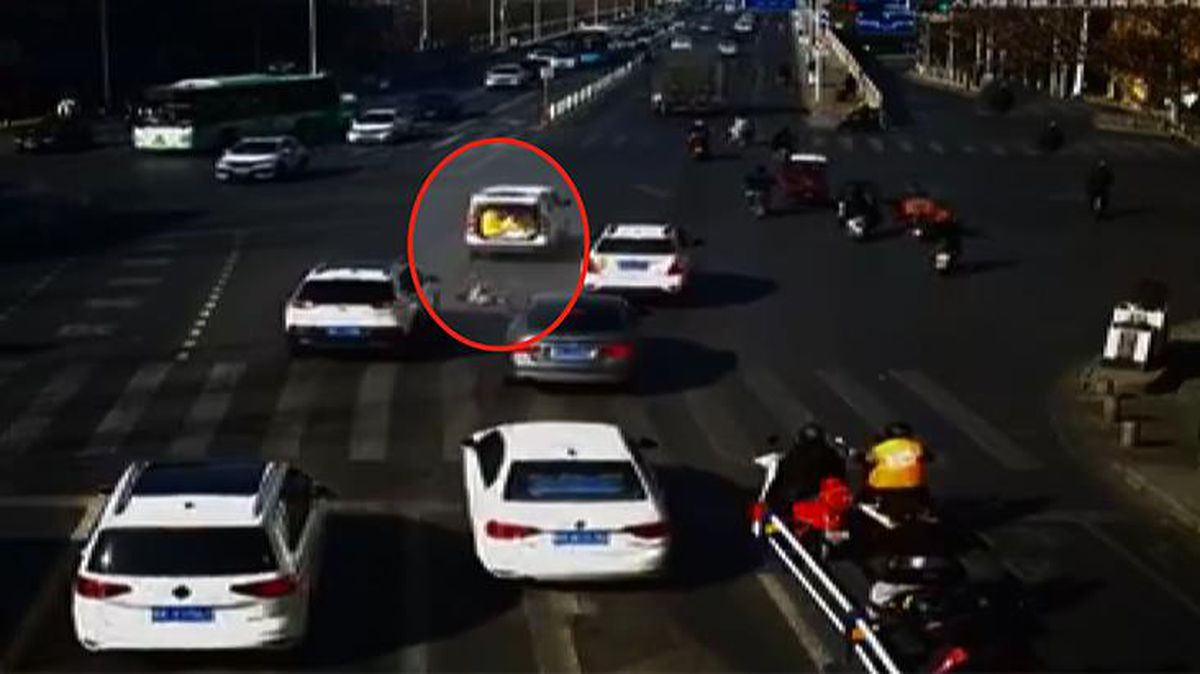 4 yaşındaki çocuk seyir halindeki aracın bagajından düştü