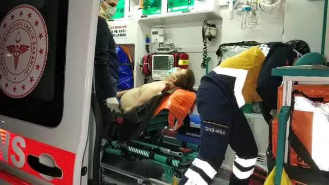 5 lira vermeyen güvenlik görevlisini bıçaklayarak hastanelik etti, yakalanınca 'benden şikayetçi olma' dedi 5 lira vermeyen güvenlik görevlisini bıçaklayarak hastanelik etti, yakalanınca 'benden şikayetçi olma' dedi