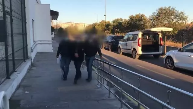 Adana merkezli 11 ilde FETÖ/PDY'ye yönelik soruşturmada 13 şüpheli hakkında gözaltı kararı verildi Adana merkezli 11 ilde FETÖ/PDY'ye yönelik soruşturmada 13 şüpheli hakkında gözaltı kararı verildi