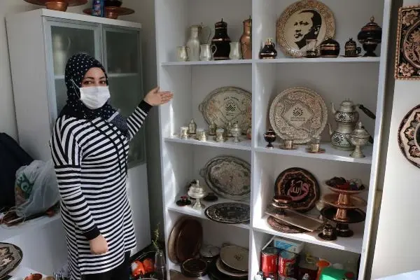 Adıyamanlı kadınlar, bakıra şekil veriyor Adıyamanlı kadınlar, bakıra şekil veriyor