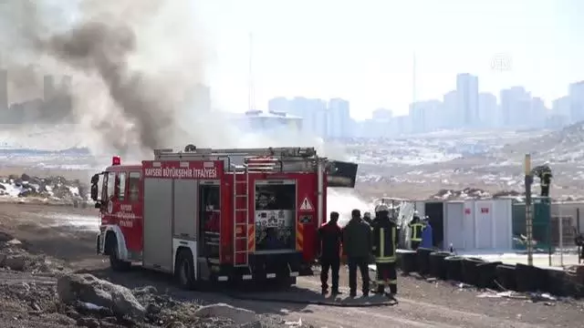 Akaryakıt istasyonunun atık yağ deposunda yangın çıktı Akaryakıt istasyonunun atık yağ deposunda yangın çıktı